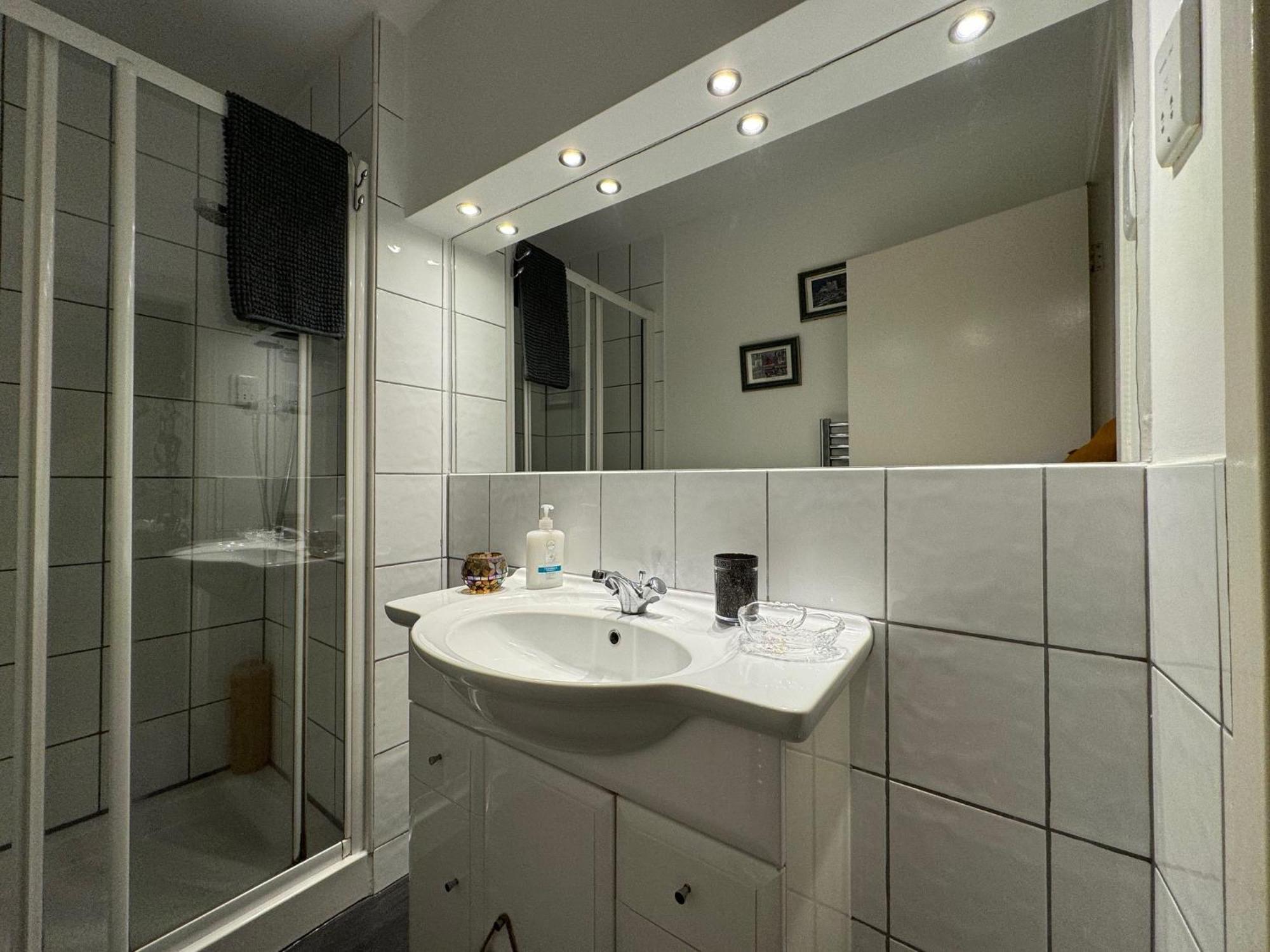 Edinburgh Two Bedroom Apartment With Free Side Street Parking 24 Hours Екстер'єр фото